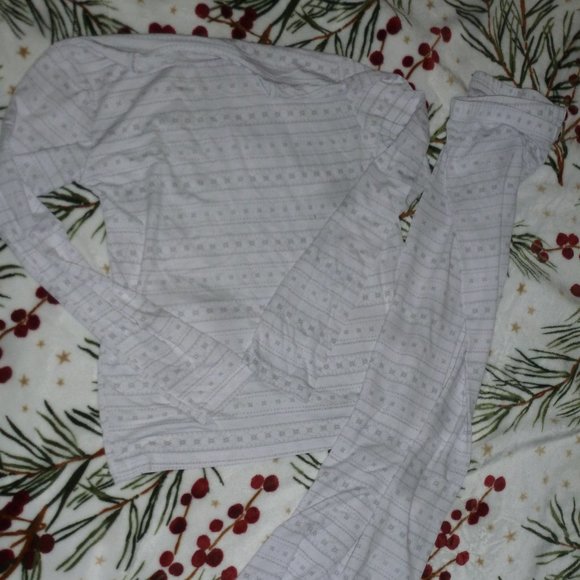 32 DEGREES Teen's Heat Base Layer Set White Snowflake Pijama Sz XL( kids) - Picture 7 of 8